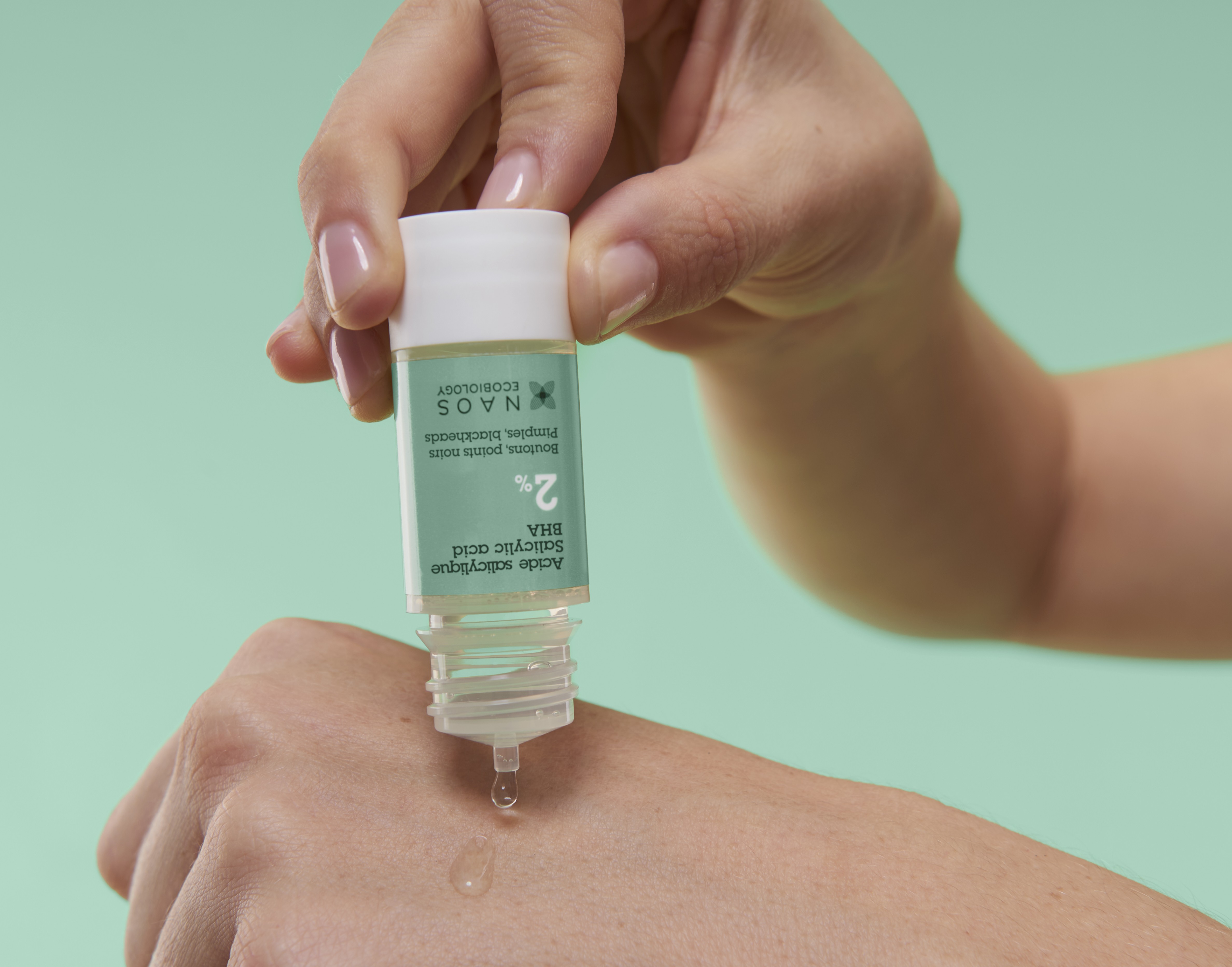O que o ácido salicílico faz na pele e por que ele é tão usado contra acne